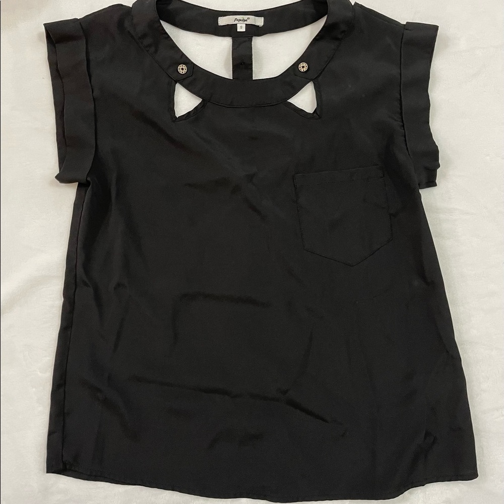 Black short sleeve shirt